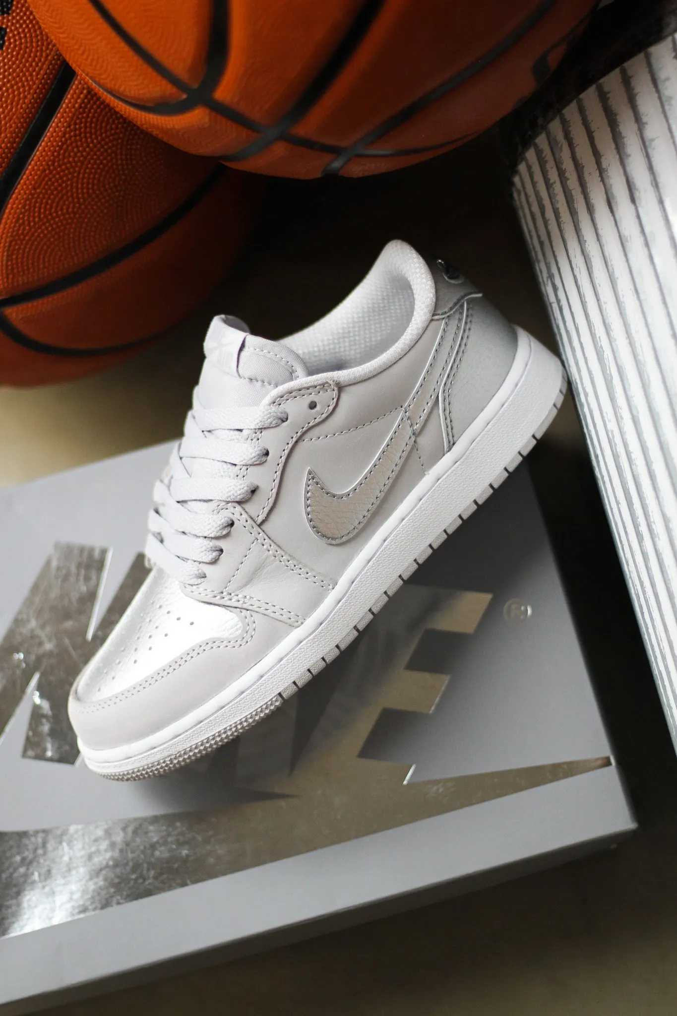 AIR JORDAN 1 LOW OG (GS) "METALLIC SILVER"