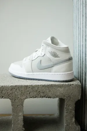 AIR JORDAN 1 MID SE BG "SUMMIT WHITE/METALLIC SILVER"