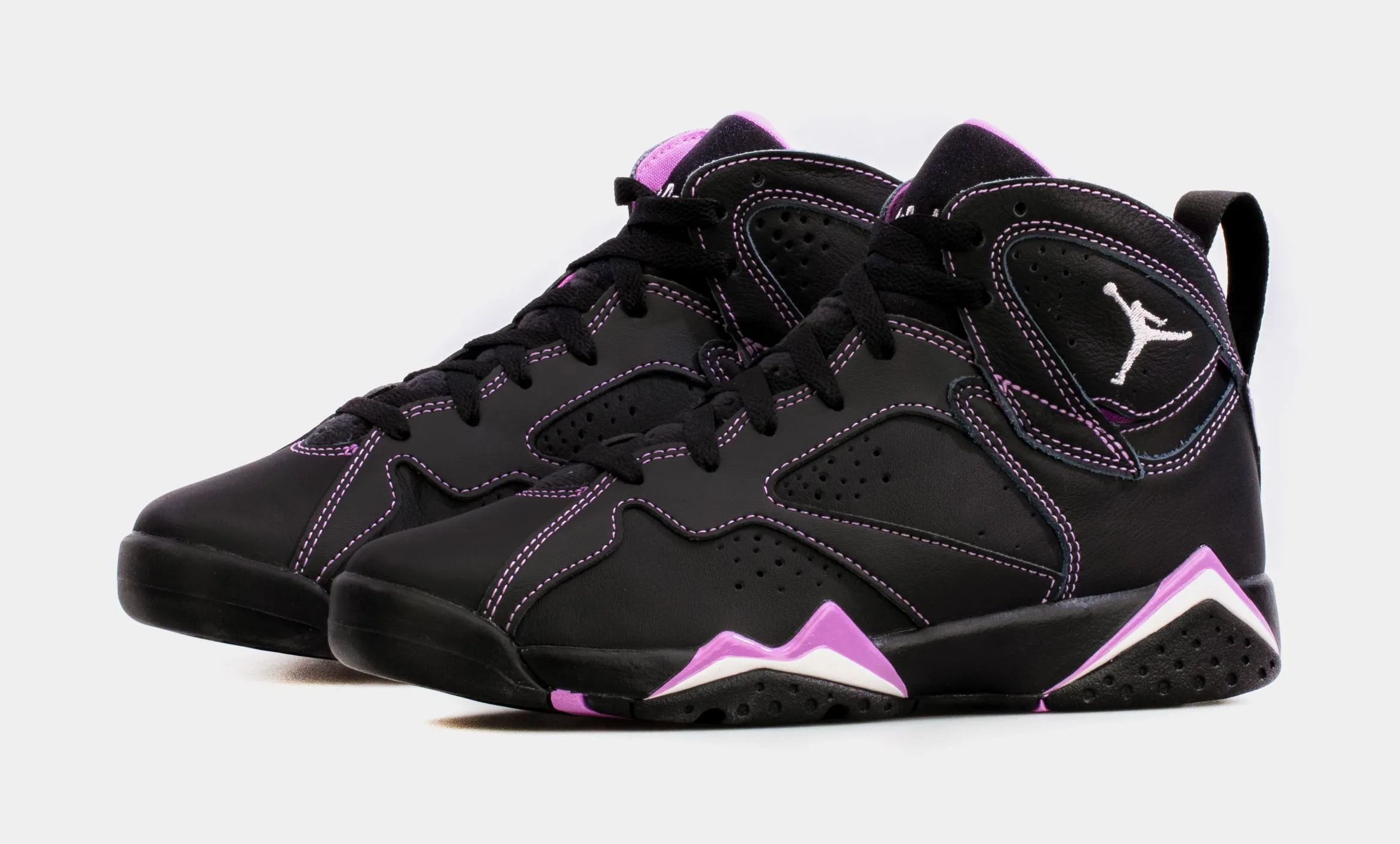 Air Jordan 7 Retro Barely Grape Grade School Lifestyle Shoes (Black/Purple)