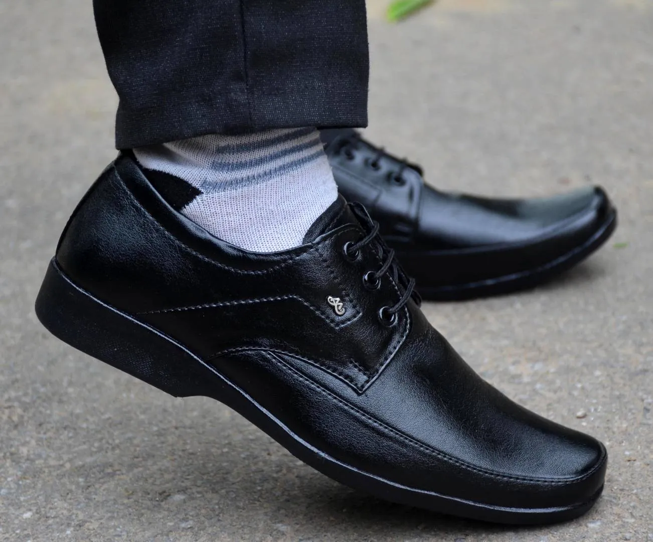 Men's Attractive and Stylish Black Solid Synthetic Formal Shoes