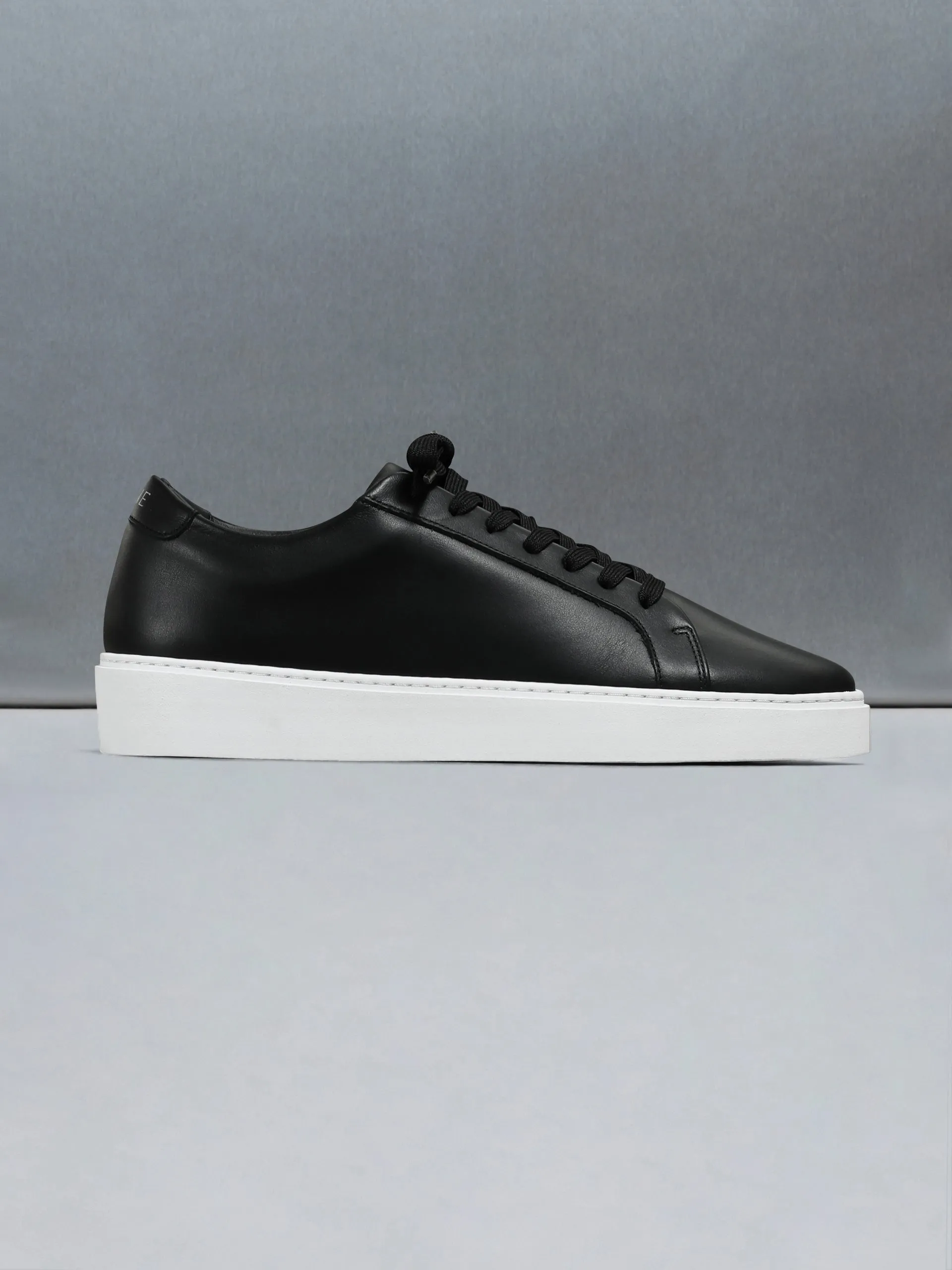 Mid Essential Trainer in Black