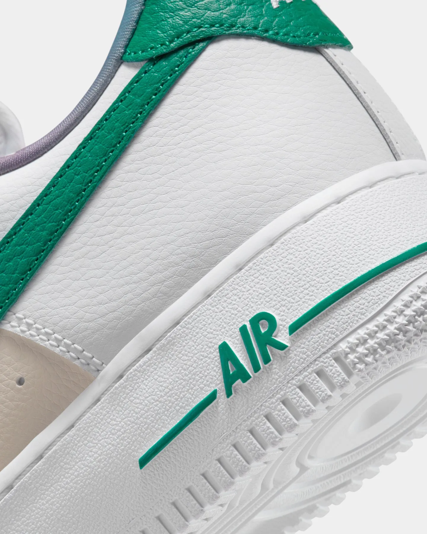 Nike Air Force 1 '07 LV8 EMB White/Malachite