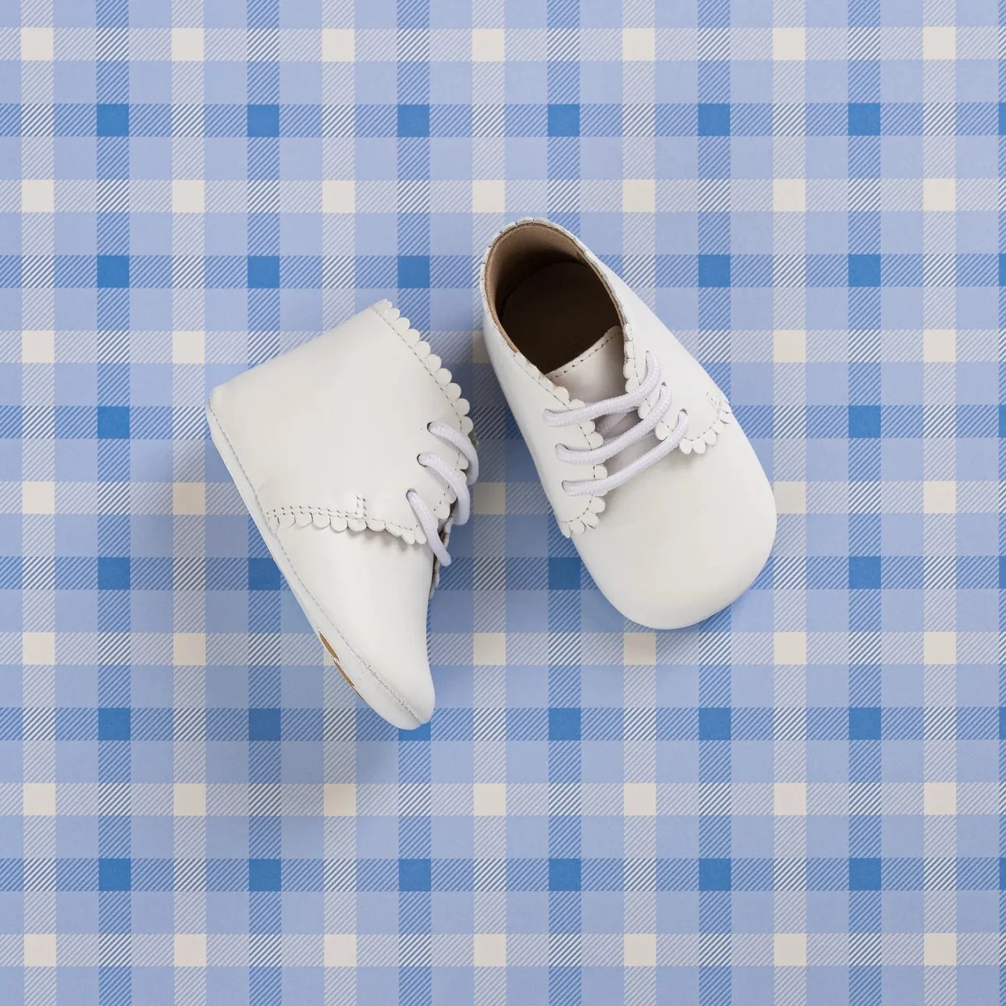 Scalloped Infants Booties - White