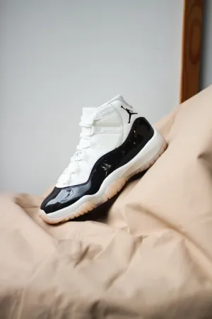 W AIR JORDAN 11 RETRO "SAIL"