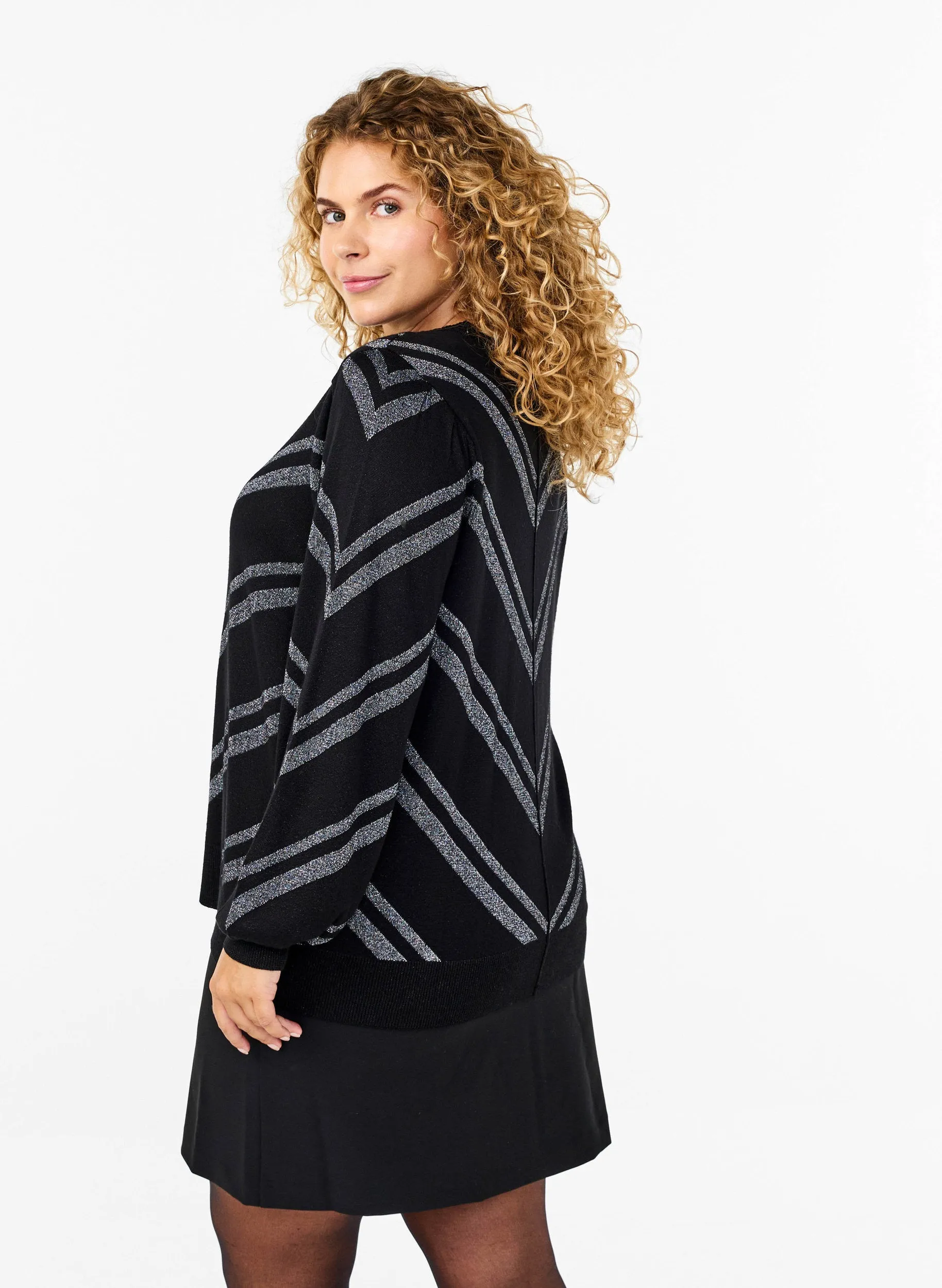 Zizzi Shimmer Knit Jumper in Black/Silver